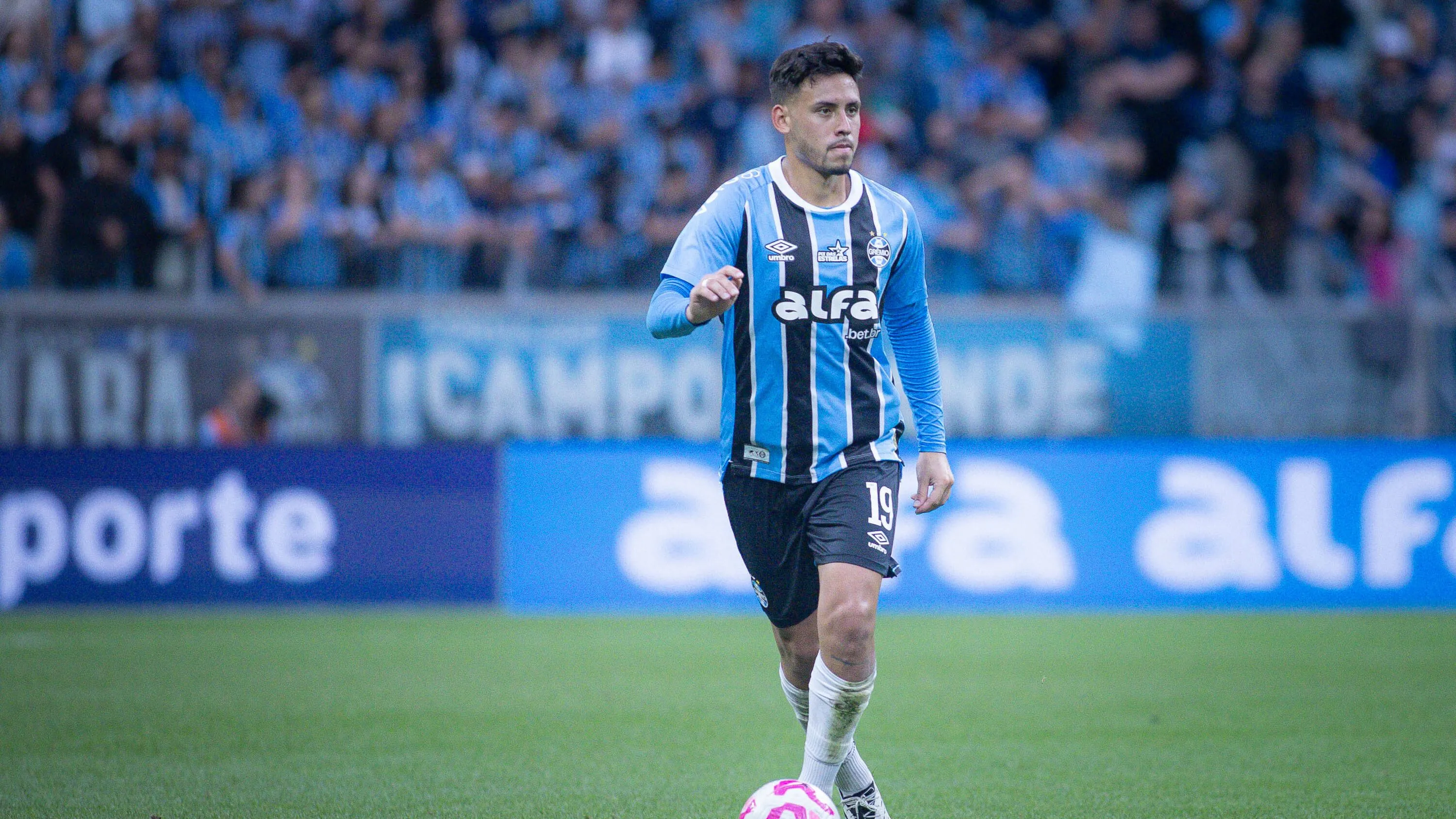 RS – PORTO ALEGRE – 26/10/2025 – BRASILEIRO A 2025, GREMIO X JUVENTUDE – Erick Noriega jogador do Gremio durante partida contra o Juventude no estadio Arena do Gremio pelo campeonato Brasileiro A 2025. Foto: Maxi Franzoi/AGIF