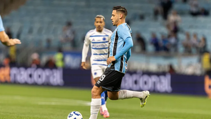 RS - PORTO ALEGRE - 05/11/2025 - BRASILEIRO A 2025, GREMIO X CRUZEIRO - Erick Noriega jogador do Gremio durante partida contra o Cruzeiro no estadio Arena do Gremio pelo campeonato Brasileiro A 2025. Foto: Paulo De Tarso/AGIF