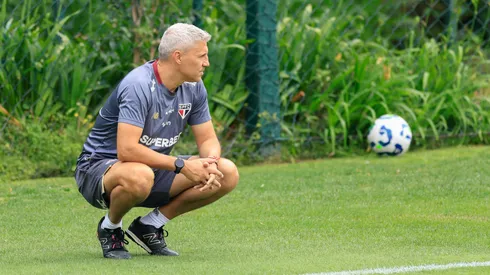 Crespo se impressiona com Brenno de 16 anos em atividade que agitou o São Paulo— Foto Marcello ZambranaAGIF