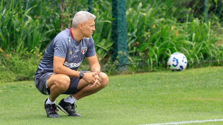 Crespo se impressiona com Brenno de 16 anos em atividade que agitou o São Paulo— Foto Marcello ZambranaAGIF