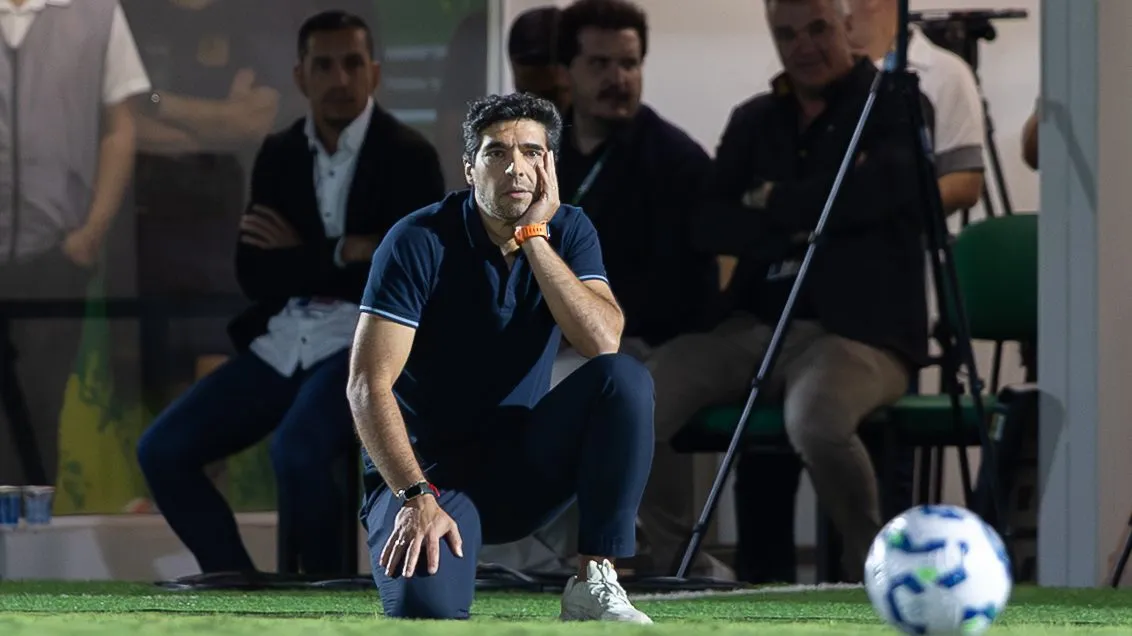 SP – MIRASSOL – 09/11/2025 – BRASILEIRO A 2025, MIRASSOL X PALMEIRAS – ABEL FERREIRA tecnico do Palmeiras durante partida contra o Mirassol no estadio Jose Maria de Campos Maia pelo campeonato Brasileiro A 2025. Foto: Joisel Amaral/AGIF