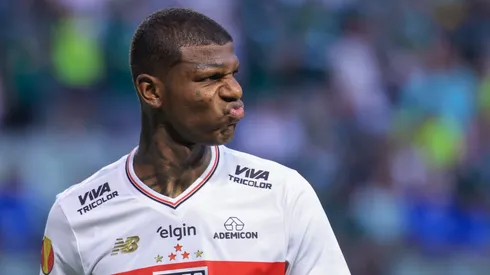 Arboleda é o novo lesionado e cria mais problemas para o técnico Hernán Crespo