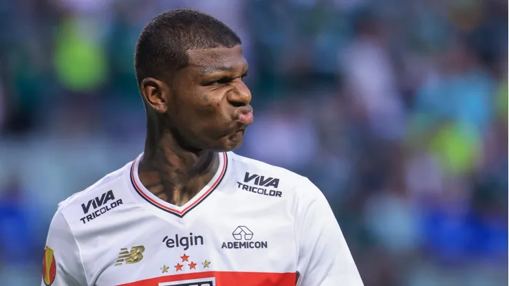 Arboleda é o novo lesionado e cria mais problemas para o técnico Hernán Crespo