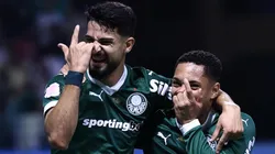 SP - SAO PAULO - 01/10/2025 - BRASILEIRO A 2025, PALMEIRAS X VASCO - Vitor Roque jogador do Palmeiras comemora seu gol com Flaco Lopez jogador da sua equipe durante partida contra o Vasco no estadio Arena Allianz Parque pelo campeonato Brasileiro A 2025. Foto: Marcello Zambrana/AGIF