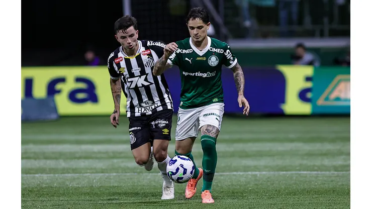 SP - SAO PAULO - 06/11/2025 - BRASILEIRO A 2025, PALMEIRAS X SANTOS - Khellven jogador do Palmeiras durante partida contra o Santos no estadio Arena Allianz Parque pelo campeonato Brasileiro A 2025. Foto: Fabio Giannelli/AGIF