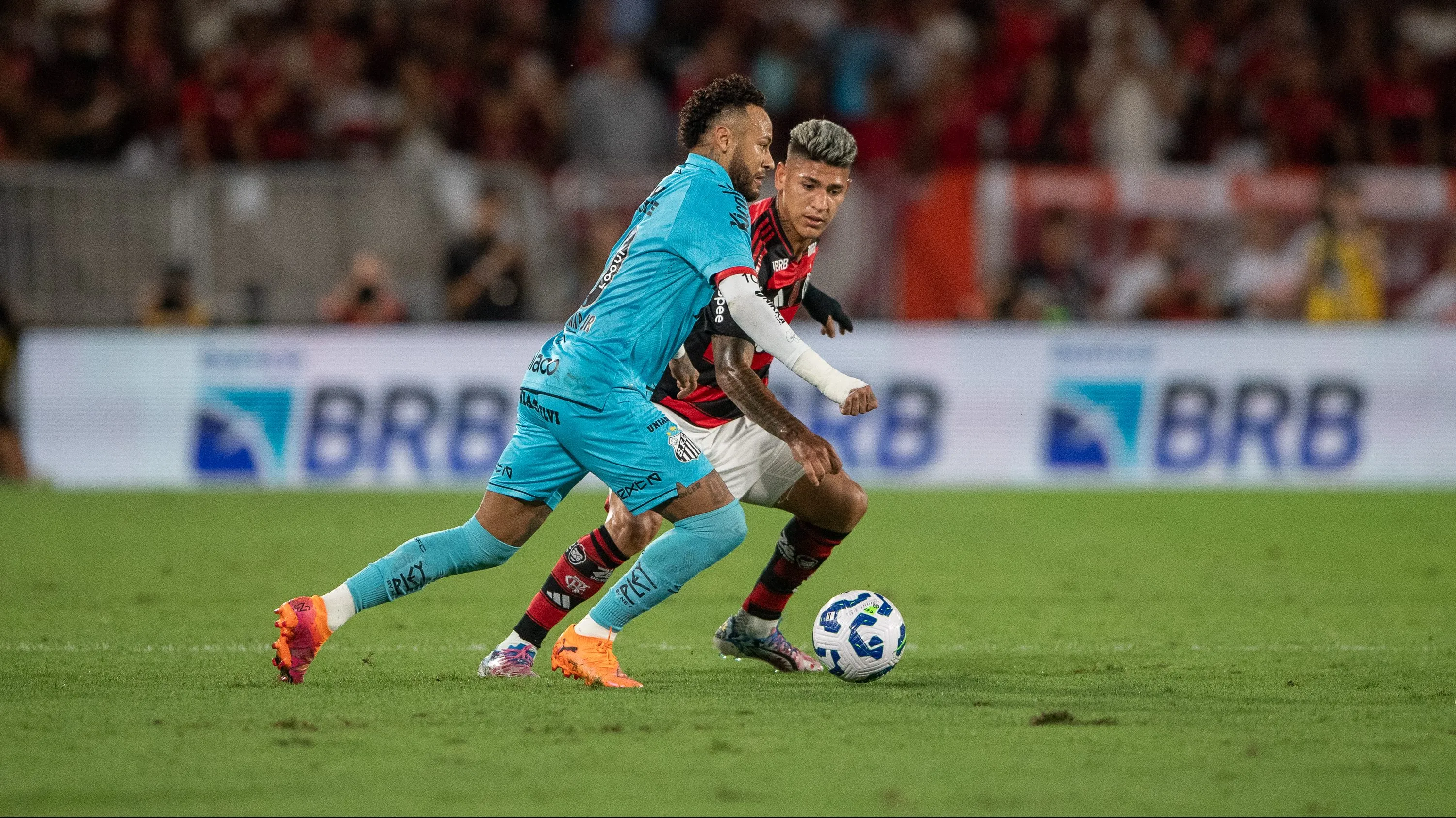 Neymar, jogador do Santos durante partida contra o Flamengo no estadio Maracana pelo campeonato Brasileiro A 2025. Foto: Thiago Ribeiro/AGIF