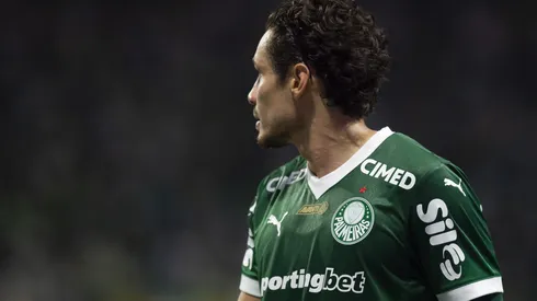 SP - SAO PAULO - 06/11/2025 - BRASILEIRO A 2025, PALMEIRAS X SANTOS - Raphael Veiga jogador do Palmeiras durante partida contra o Santos no estadio Arena Allianz Parque pelo campeonato Brasileiro A 2025. Foto: Anderson Romao/AGIF