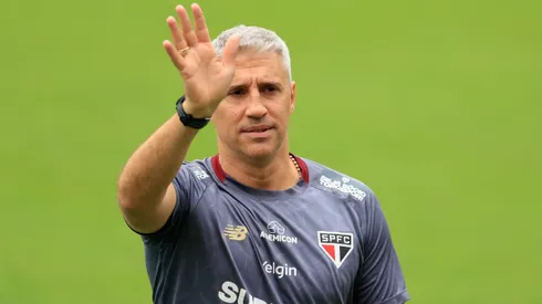 SP - SAO PAULO - 14/11/2025 - TREINO DO SAO PAULO - Hernan Crespo tecnico do Sao Paulo durante treino no estadio CT Barra Funda. Foto: Marcello Zambrana/AGIF
