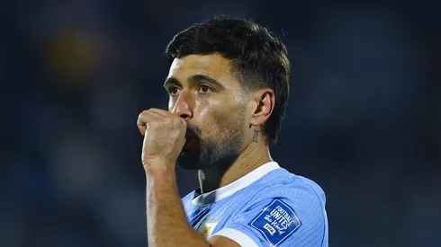 Arrascaeta comemorando gol diante do Peru