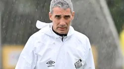 Professor segue fazendo testes - Foto Jota Erre/AGIF.