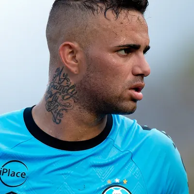 Quase 2 anos sem jogar, Luan aparece irreconhecível e surpreende