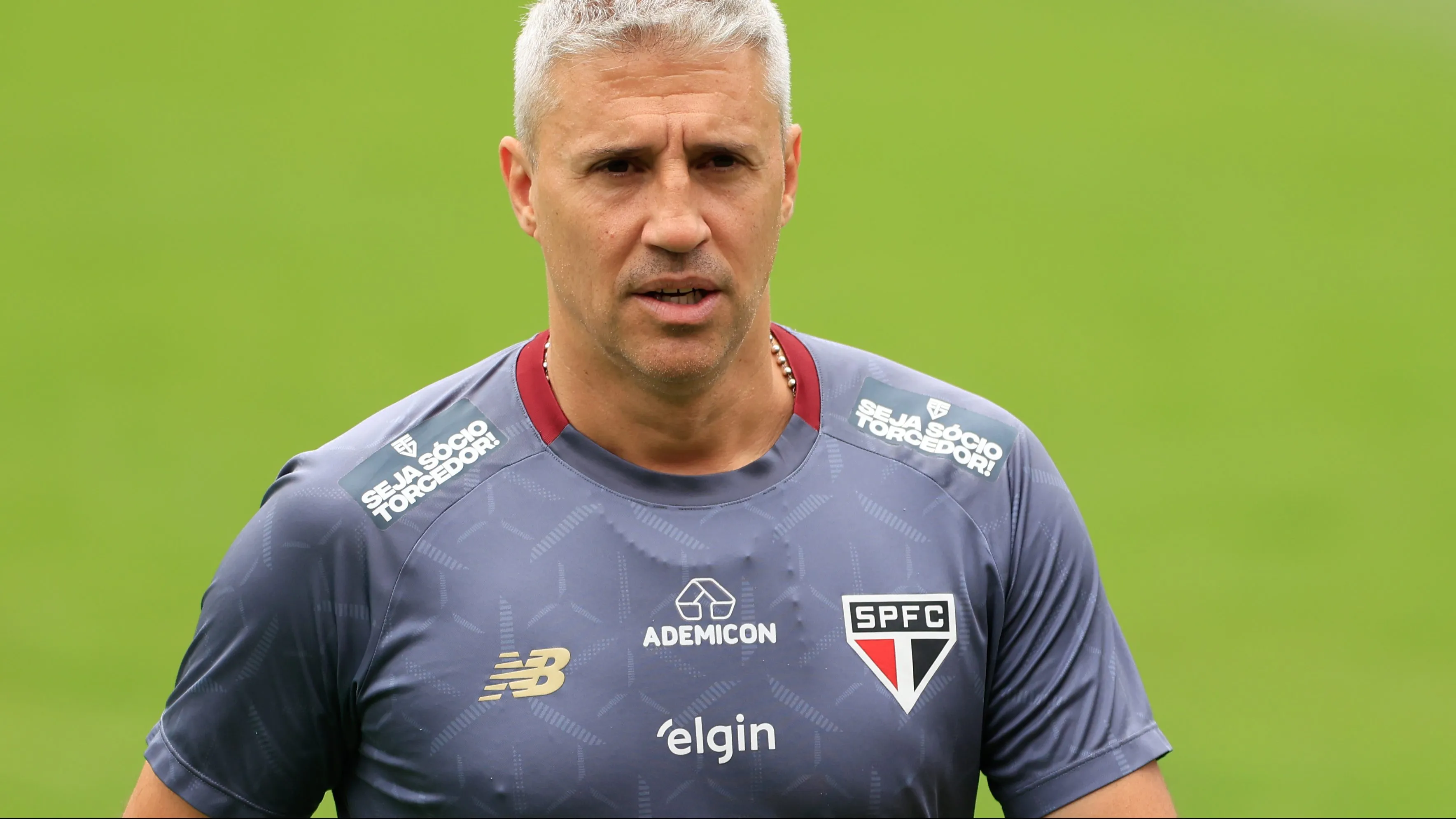 SP – SAO PAULO – 14/11/2025 – TREINO DO SAO PAULO – Hernan Crespo tecnico do Sao Paulo durante treino no estadio CT Barra Funda. Foto: Marcello Zambrana/AGIF