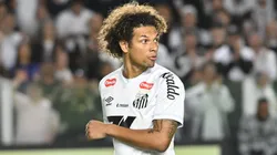 Arão durante partida pelo Santos. Foto: Jota Erre/AGIF