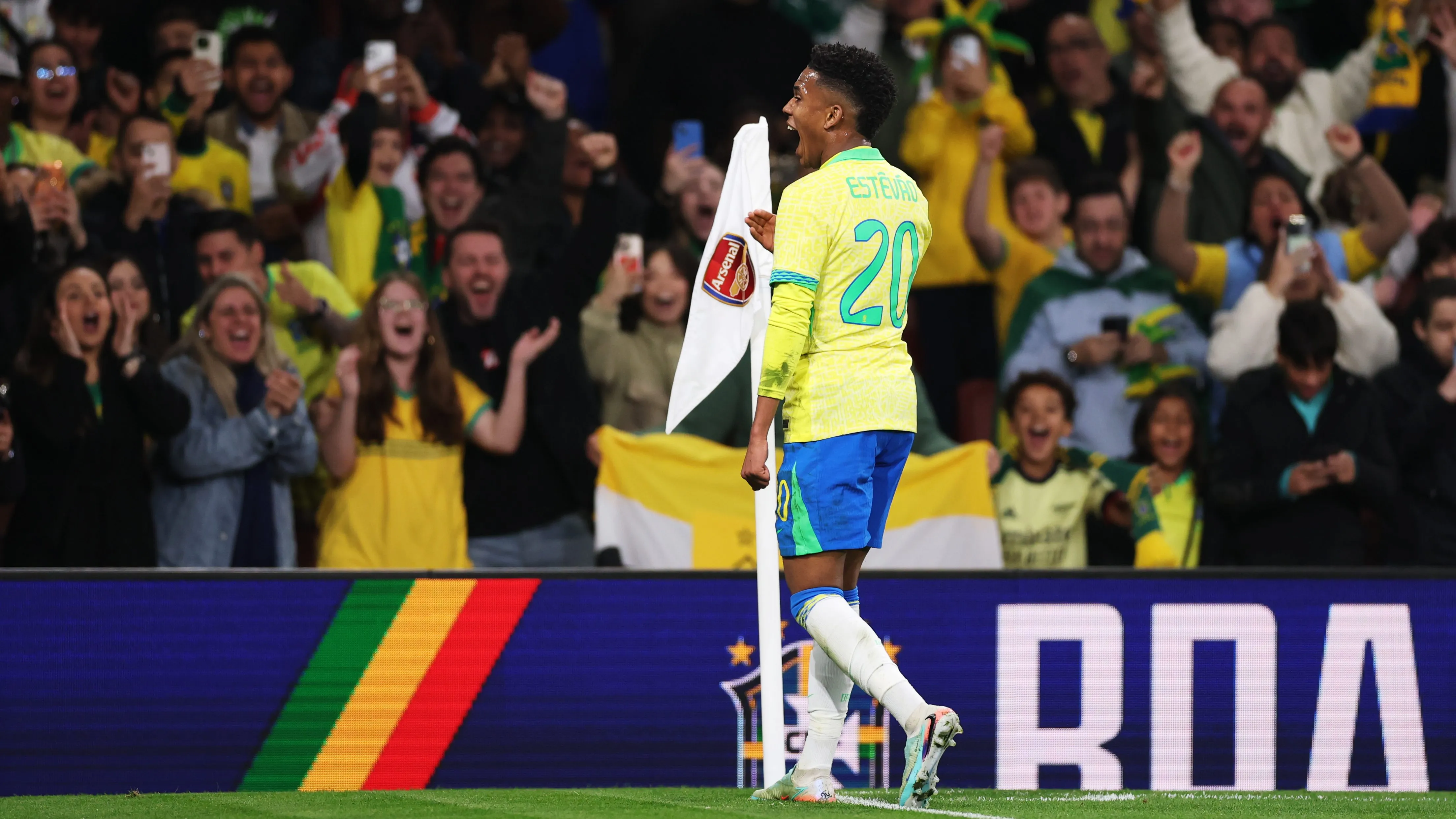 Estêvão marcou um golaço contra o Senegal. (Photo by Ryan Pierse/Getty Images)