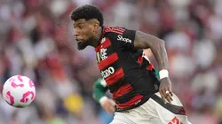Emerson Royal recebeu críticas da torcida do Flamengo. Foto: Thiago Ribeiro/AGIF