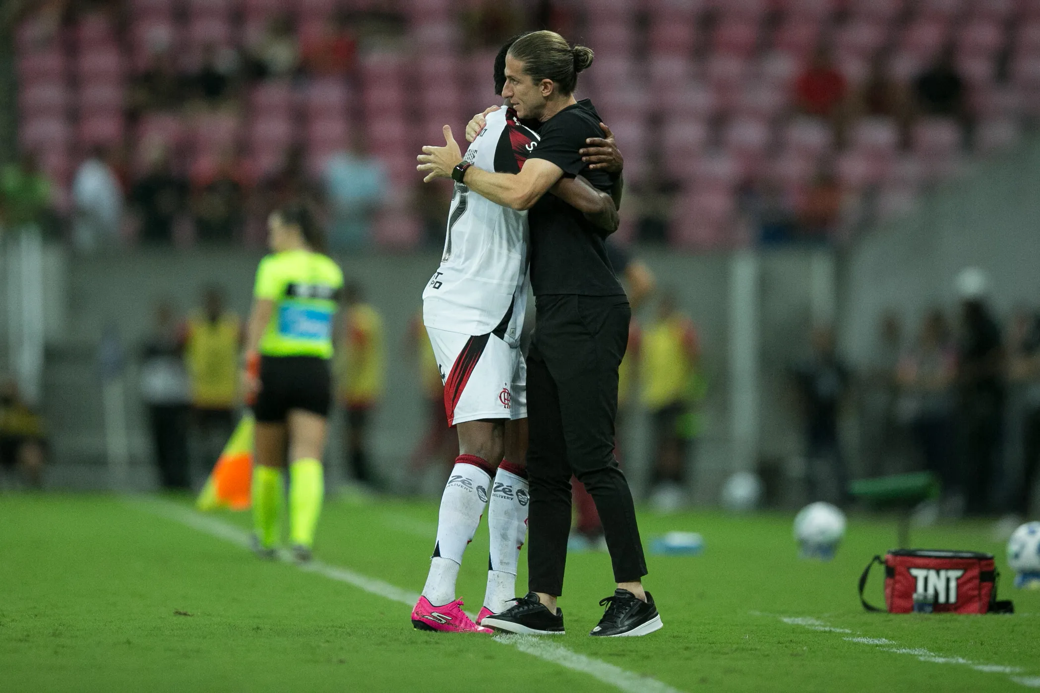 Bruno Henrique jogador do Flamengo comemora seu gol durante a partida contra o Sport na Arena de Pernambuco, pelo Campeonato Brasileiro A 2025. Foto: Marlon Costa/AGIF