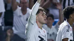 Rollheiser comemora seu gol em Santos x Palmeiras - (Photo by Ricardo Moreira/Getty Images)