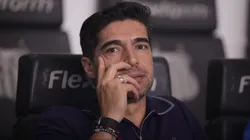 Abel Ferreira, técnico do Palmeiras, durante partida contra o Santos no estadio Vila Belmiro pelo campeonato Brasileiro A 2025. Foto: Ettore Chiereguini/AGIF