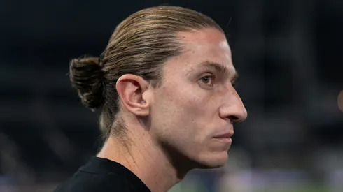 Filipe Luís responde se