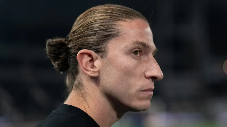 Filipe Luís responde se "secou" o Palmeiras após vitória do Flamengo sobre o Sport.