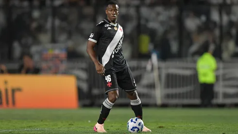 Carlos Cuesta em ação pelo Vasco - Foto: Thiago Ribeiro/AGIF