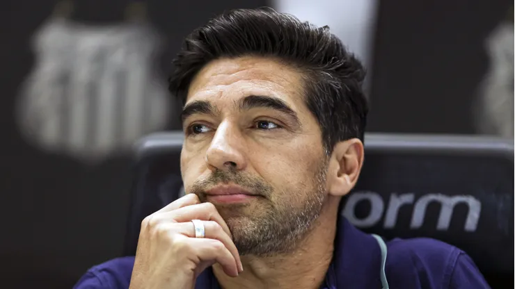 Abel durante o clássico realizado no Estádio Urbano Caldeira.