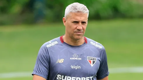 SP - SAO PAULO - 14/11/2025 - TREINO DO SAO PAULO - Hernan Crespo tecnico do Sao Paulo durante treino no estadio CT Barra Funda. Foto: Marcello Zambrana/AGIF