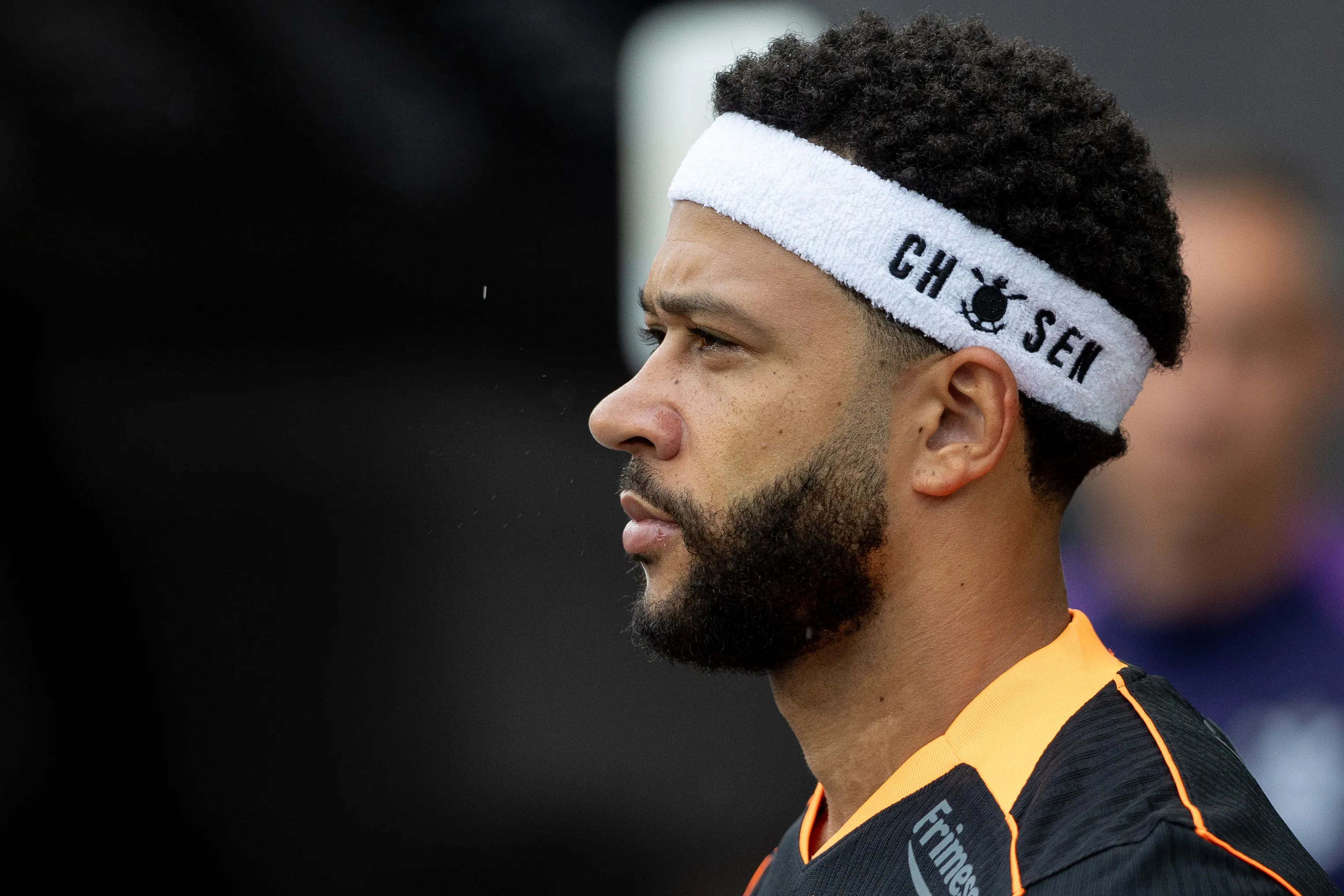Memphis Depay do Corinthians durante entrada em campo para partida contra o Gremio no estadio Arena Corinthians pelo campeonato Brasileiro A 2025. Foto: Joisel Amaral/AGIF