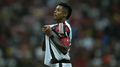 Bruno Henrique comemorando pelo Flamengo - Foto: Marlon Costa/AGIF
