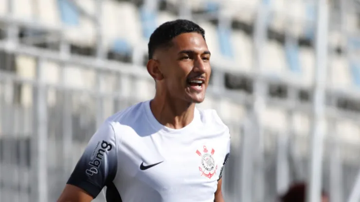 Zagueiro Renato, emprestado pelo Corinthians ao Atlético-GO, é relacionado pela primeira vez na Série B — Foto Rodrigo Gazzanel Agência Corinthians