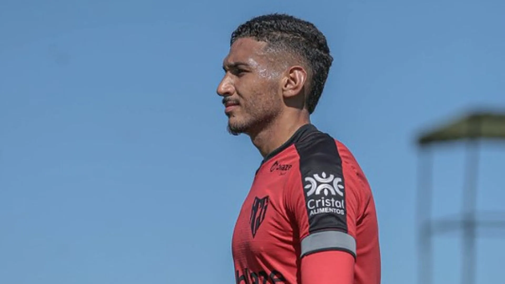 Zagueiro Renato, emprestado pelo Corinthians ao Atlético-GO, é relacionado pela primeira vez na Série B — Foto: Bruno Corsino / ACG