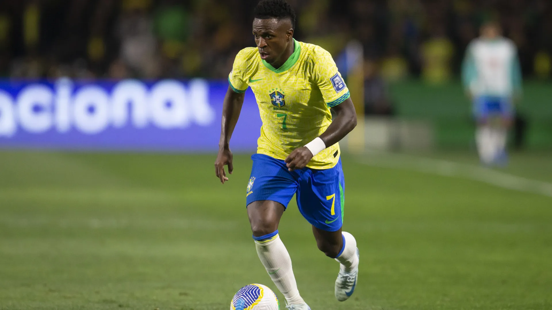 Vini Jr em ação pelo Brasil nas Eliminatórias da Copa – Foto: Hedeson Alves/AGIF