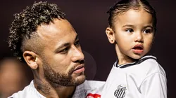 Neymar, com a filha Mavie no colo, recebeu elogios de Milton Neves