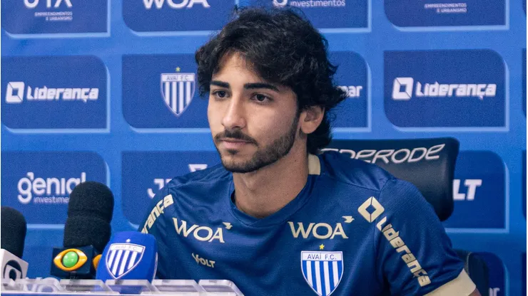 JP durante sua apresentacao oficial como jogador do Avai em coletiva de imprensa realizada na Ressacada. Foto: Beno Kuster/AGIF