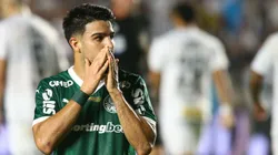 SP - SANTOS - 15/11/2025 - BRASILEIRO A 2025, SANTOS X PALMEIRAS - Flaco Lopez jogador do Palmeiras lamenta durante partida contra o Santos no estadio Vila Belmiro pelo campeonato Brasileiro A 2025. Foto: Mauricio De Souza/AGIF
