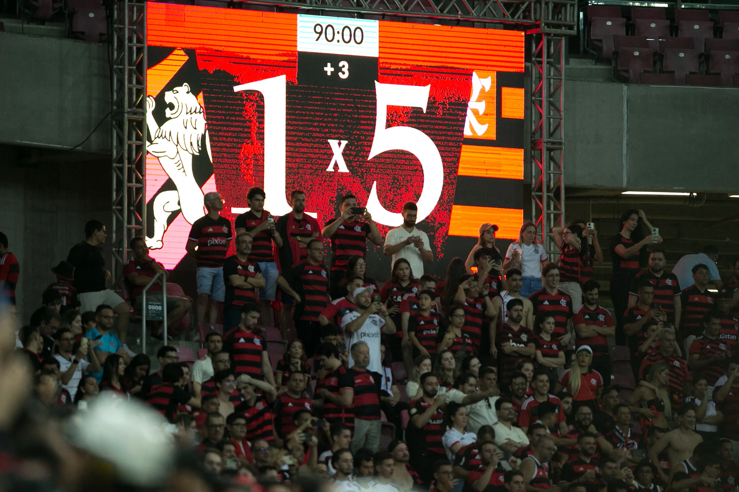 PE – SAO LOURENCO DA MATA – 15/11/2025 – BRASILEIRO A 2025, SPORT X FLAMENGO – Placar da partida entre Sport e Flamengo na Arena de Pernambuco, pelo Campeonato Brasileiro A 2025. Foto: Marlon Costa/AGIF