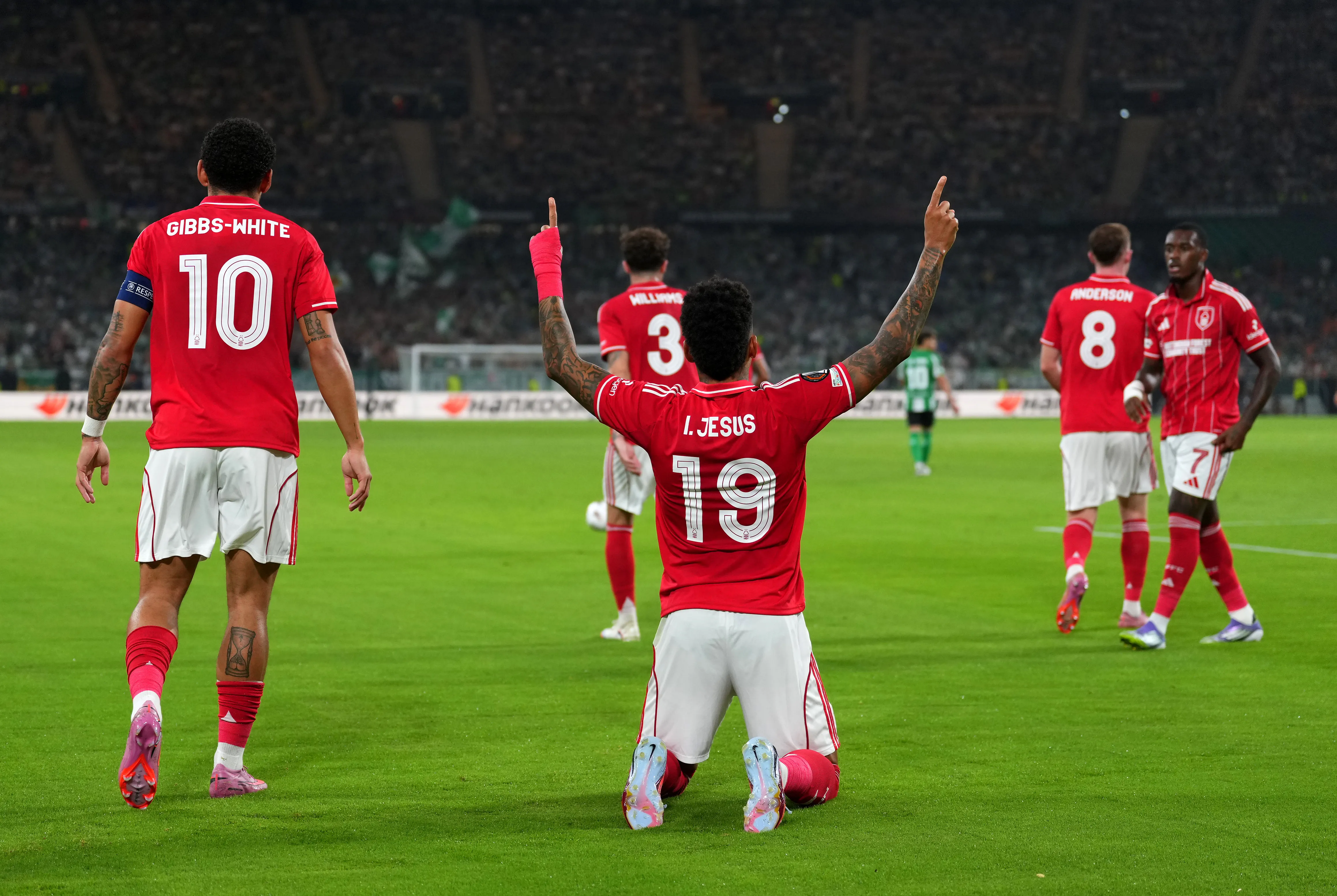 Igor Jesus comemora seu gol pelo Nottingham Forest – (Photo by Aitor Alcalde/Getty Images)