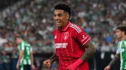 Igor Jesus comemora seu gol pelo Nottingham Forest - (Photo by Aitor Alcalde/Getty Images)