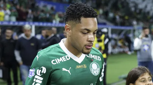 Vitor Roque, atacante do Palmeiras em partida pelo campeonato brasileiro (Foto: Alexandre Schneider/Getty Images)