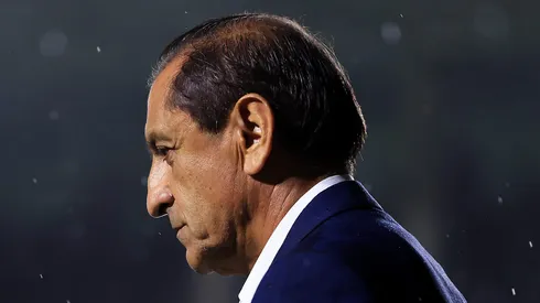 Ramon Díaz, técnico da seleção brasileira em partida pelo campeonato brasileiro (Foto: Buda Mendes/Getty Images)