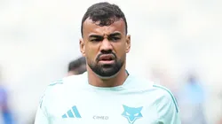 MG - BELO HORIZONTE - 09/11/2025 - BRASILEIRO A 2025, CRUZEIRO X FLUMINENSE - Fabricio Bruno jogador do Cruzeiro durante aquecimento antes da partida contra o Fluminense no estadio Mineirao pelo campeonato Brasileiro A 2025. Foto: Gilson Lobo/AGIF