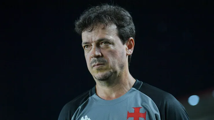 RJ - RIO DE JANEIRO - 02/11/2025 - BRASILEIRO A 2025, VASCO X SAO PAULO - Fernando Diniz tecnico do Vasco durante partida contra o Sao Paulo no estadio Sao Januario pelo campeonato Brasileiro A 2025. Foto: Thiago Ribeiro/AGIF