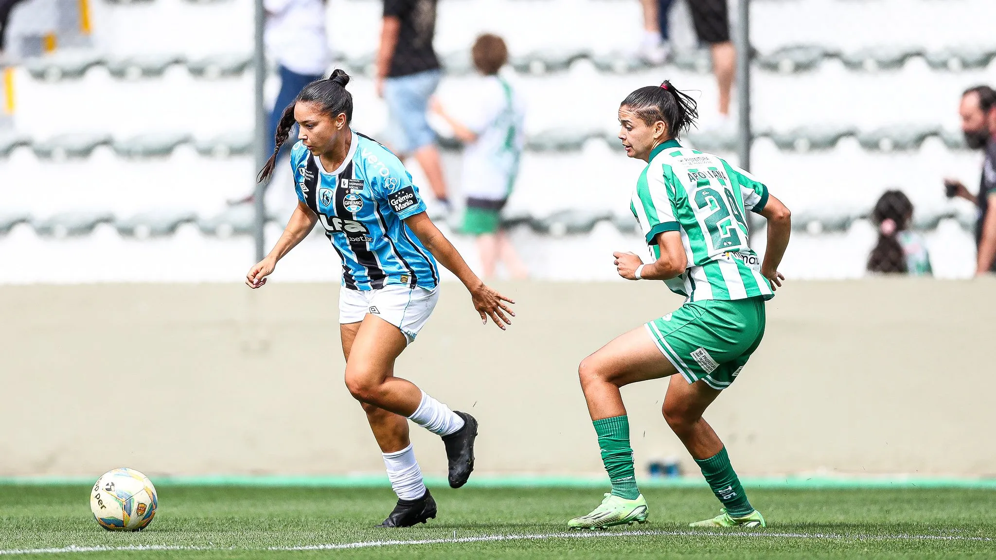 Juventude e Grêmio em jogo da final do Gaúcho Feminino 2025