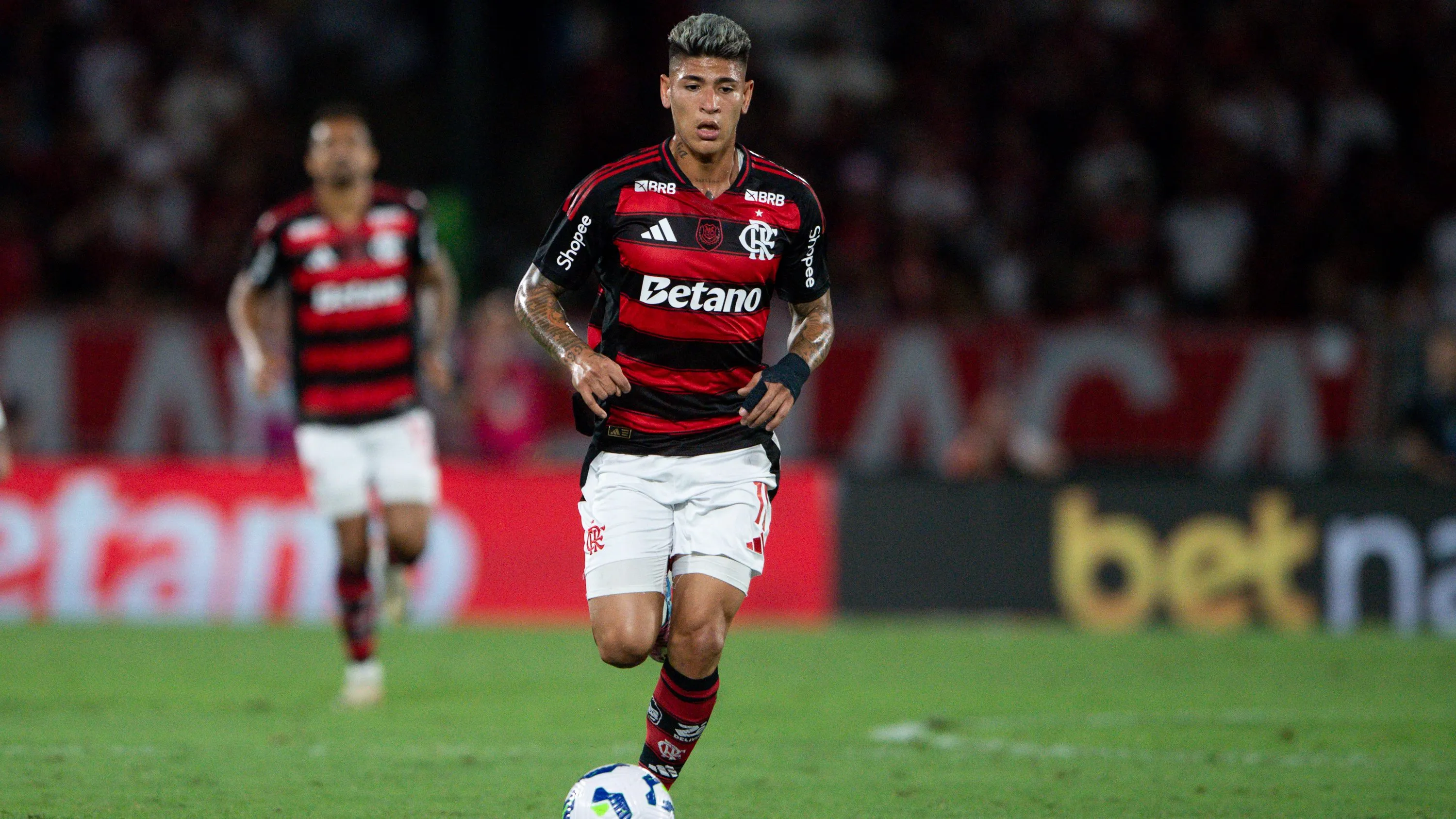 Jorge Carrascal é visto como importante para o esquema de Filipe Luís – Foto: Thiago Ribeiro/AGIF