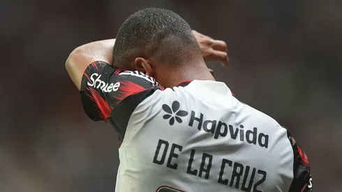 BA - SALVADOR - 05/10/2025 - BRASILEIRO A 2025, BAHIA X FLAMENGO - Nico De La Cruz jogador do Flamengo lamenta durante partida contra o Bahia no estadio Fonte Nova pelo campeonato Brasileiro A 2025.