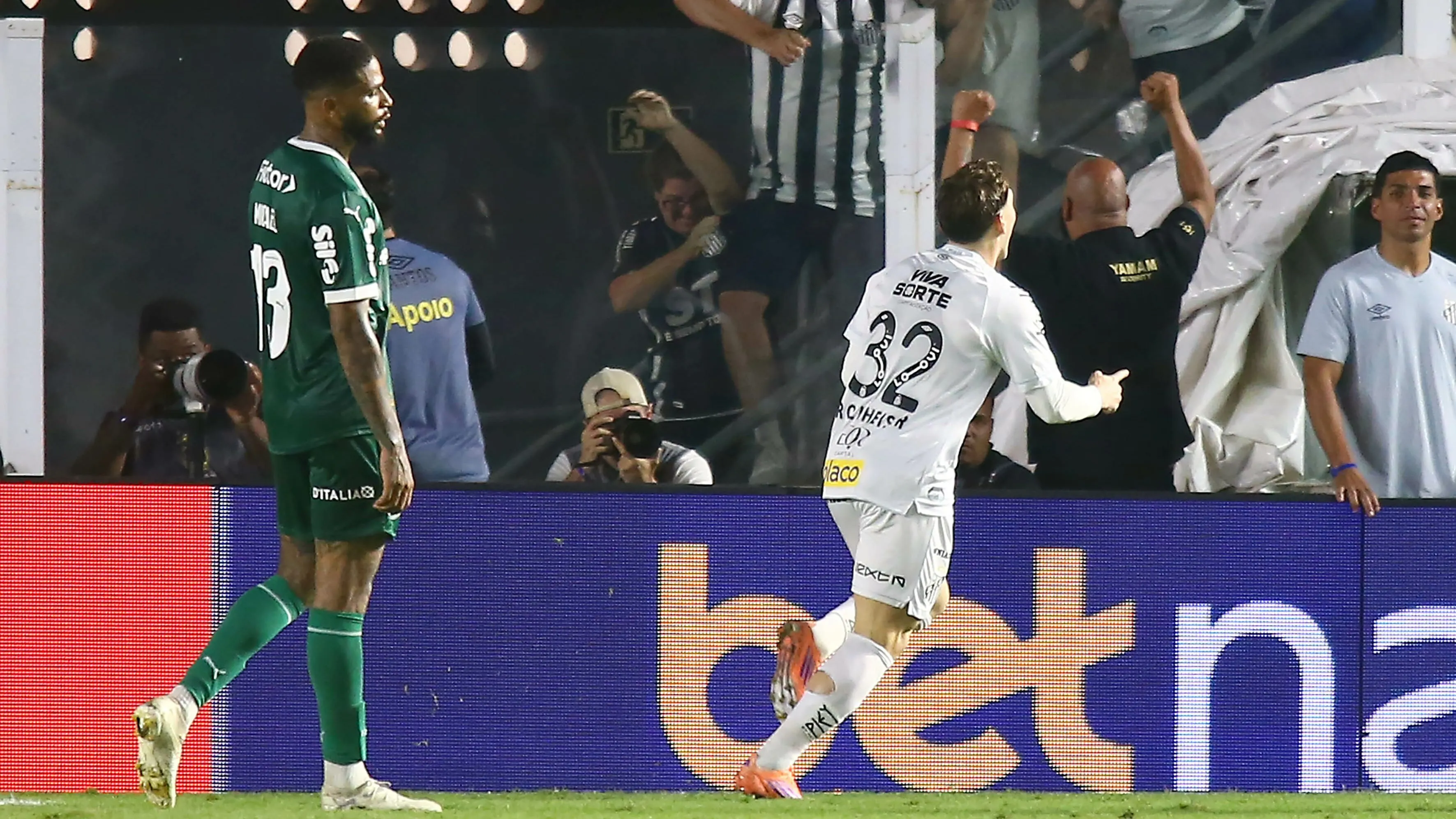 Rollheiser marcou o gol que deu a vitória ao Santos no clássico contra o Palmeiras – Foto: Mauricio De Souza/AGIF