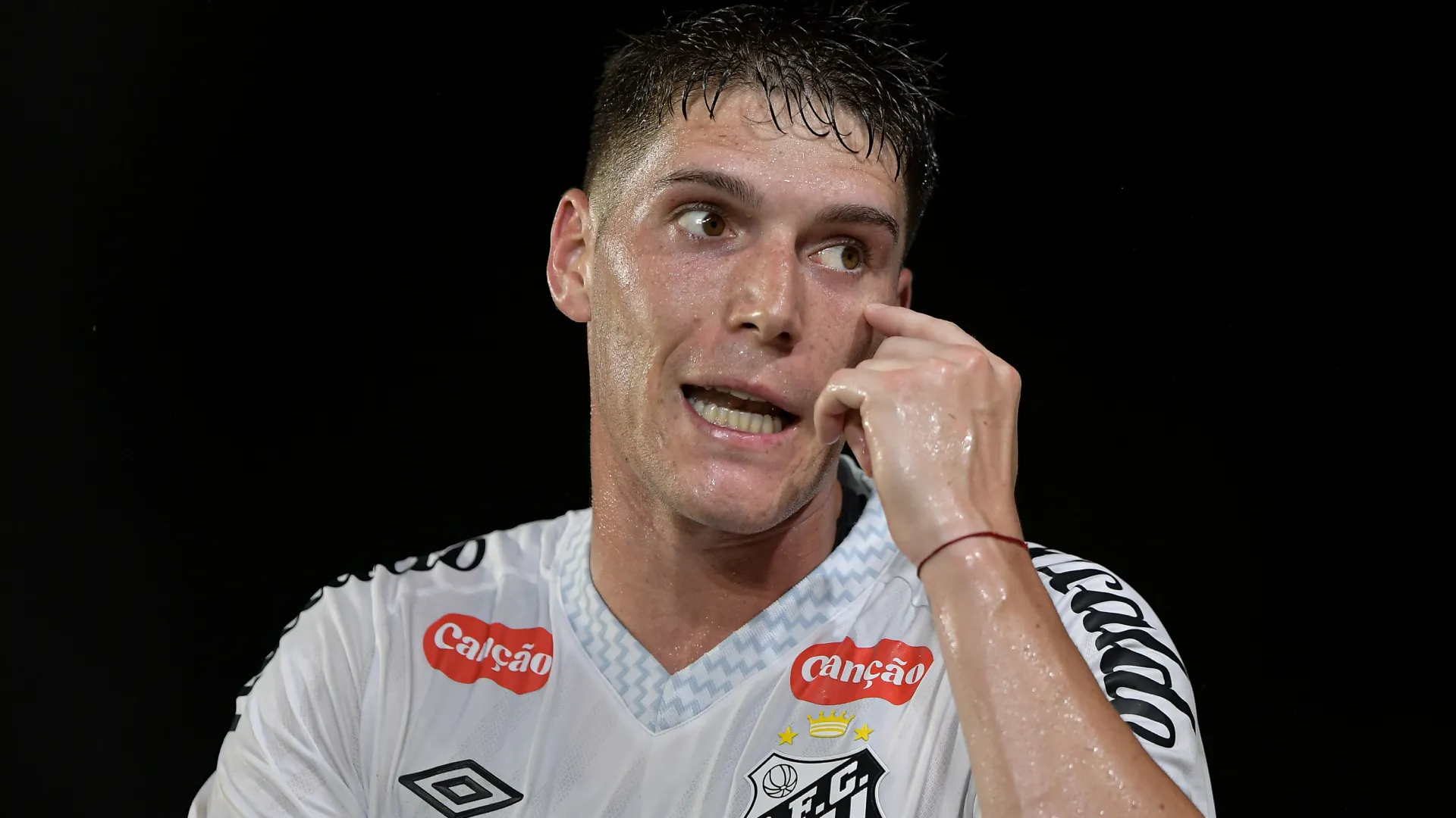 Rollheiser em ação pelo Santos no Brasileirão – Foto: Thiago Ribeiro/AGIF