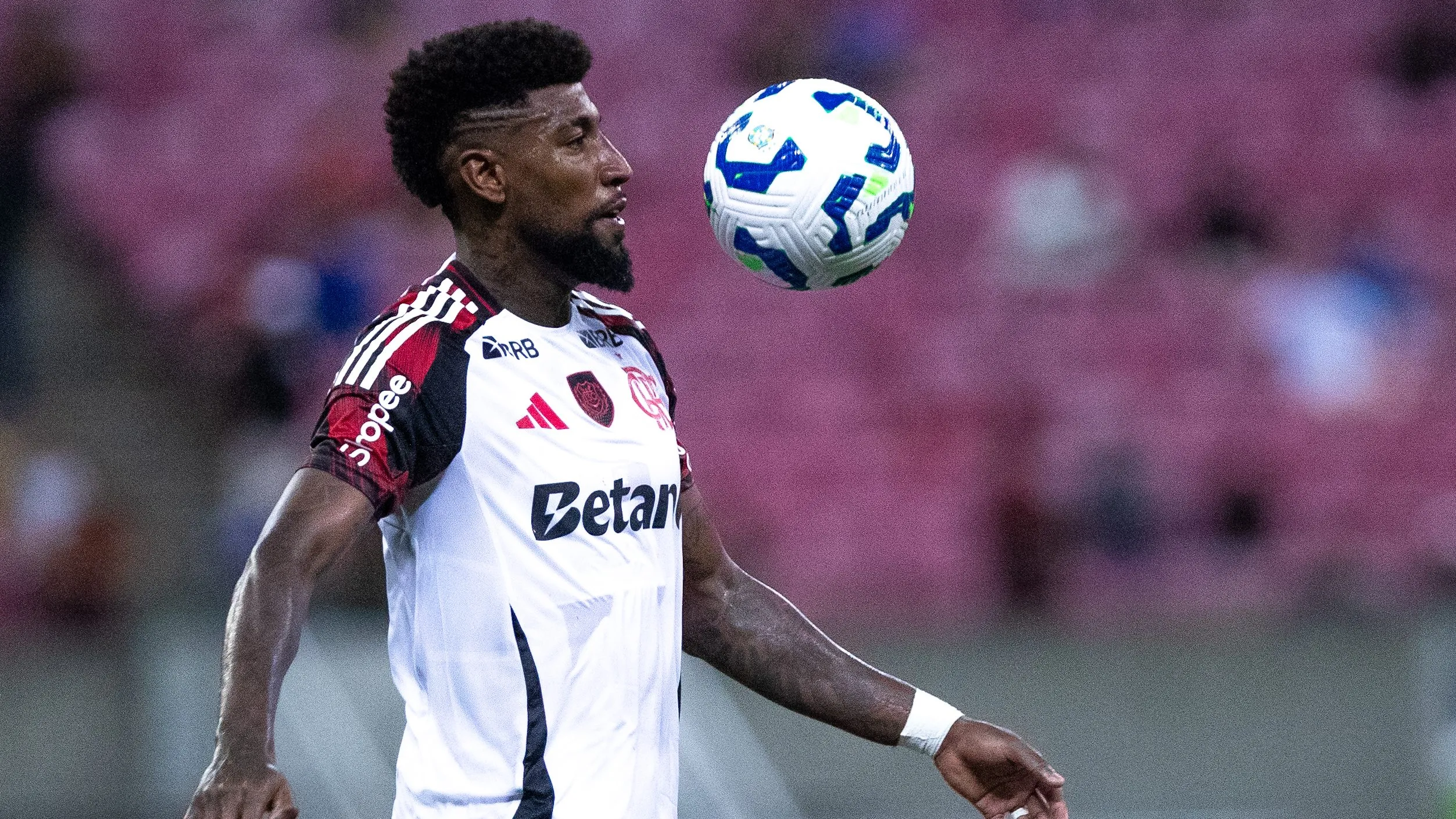 Emerson Royal é cobrado nos bastidores do Flamengo – Foto: Rafael Vieira/AGIF