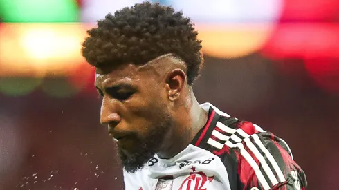 Emerson Royal se reúne nos bastidores do Flamengo e é cobrado por evolução