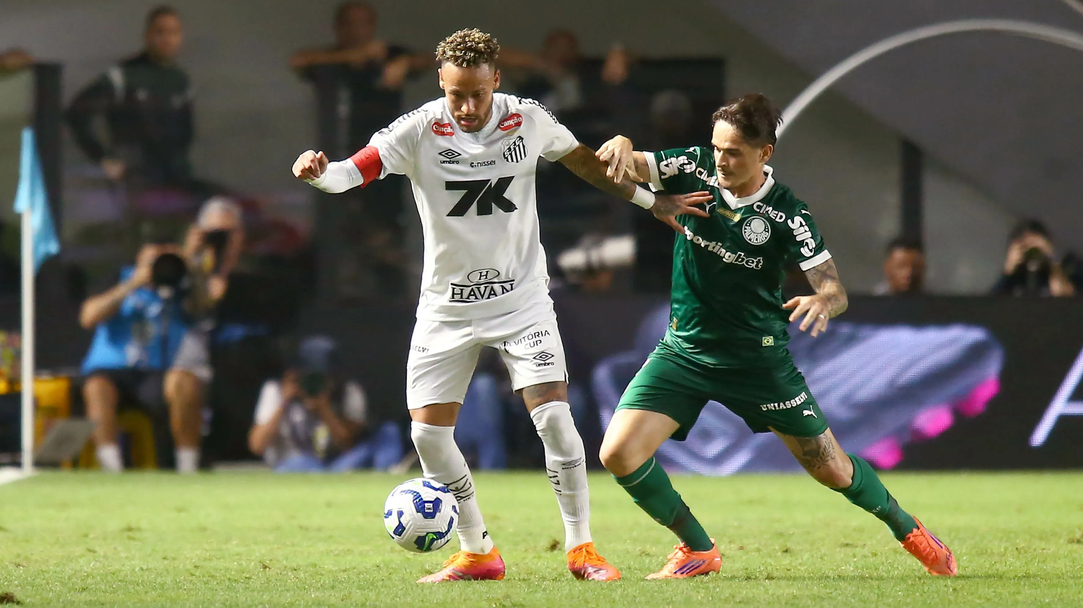 Neymar atuou por 90 minutos no clássico - Foto: Mauricio De Souza/AGIF.